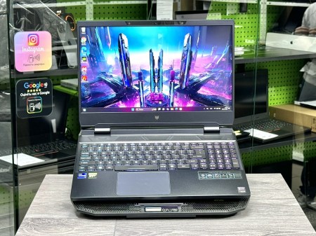 Acer Predator Helios PH315-55 2
